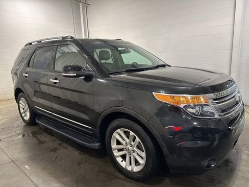 Used 2014 Ford Explorer XLT w/ Equipment Group 202A image 2