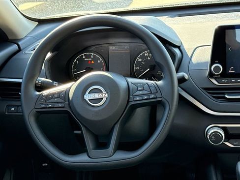 Certified 2025 Nissan Altima 2.5 S image 13