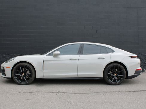 Certified 2025 Porsche Panamera 4 image 2