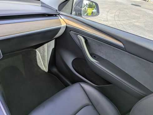 Used 2023 Tesla Model Y 2WD image 15