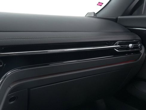 Used 2024 Aston Martin DB12 Convertible image 41