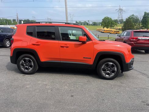Used 2015 Jeep Renegade Latitude AWD/4WD image 5