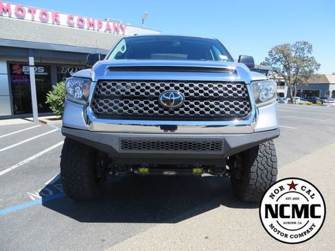 Used 2018 Toyota Tundra SR5 w/ SR5 Upgrade Package AWD/4WD image 8