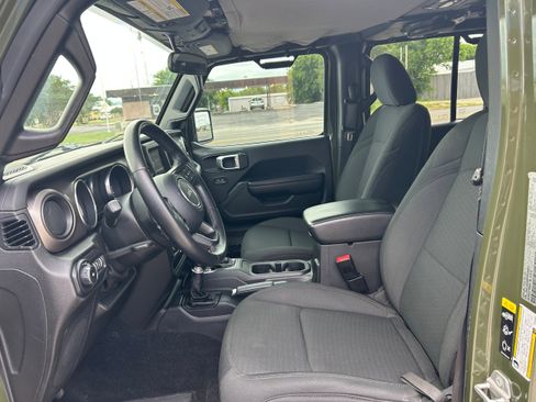 Used 2021 Jeep Wrangler Unlimited Sport AWD/4WD image 12