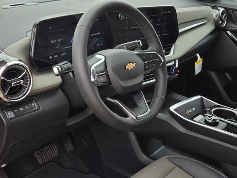 New 2026 Chevrolet Equinox LT w/ Convenience Package II AWD/4WD image 17