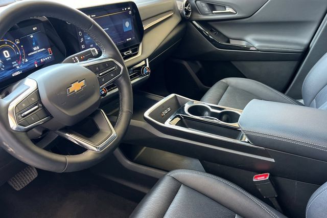 Used 2025 Chevrolet Equinox LT w/ Convenience Package II FWD image 9
