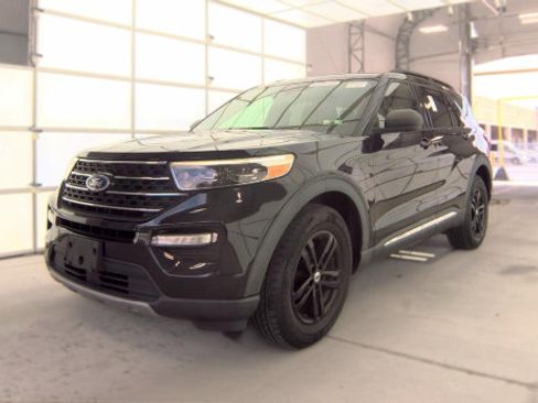 Used 2020 Ford Explorer XLT w/ Equipment Group 202A AWD/4WD image 1