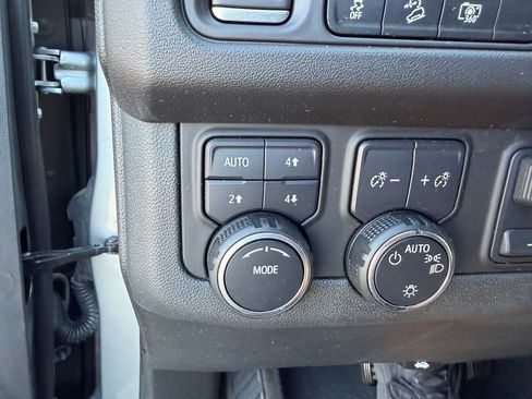 Used 2023 Chevrolet Suburban Premier AWD/4WD image 33