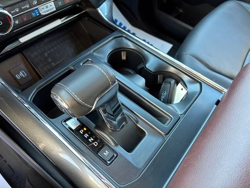 Used 2022 Ford F150 Lariat w/ Equipment Group 502A High image 25