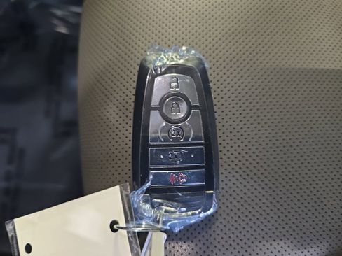 Used 2023 Lincoln Corsair AWD w/ Equipment Group 101A image 39