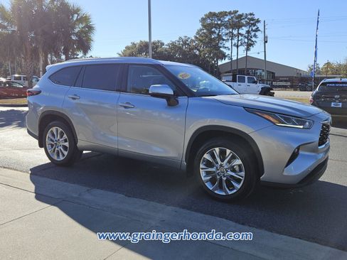 Used 2025 Toyota Highlander Limited image 7