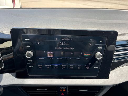 Used 2025 Volkswagen Jetta SE image 21