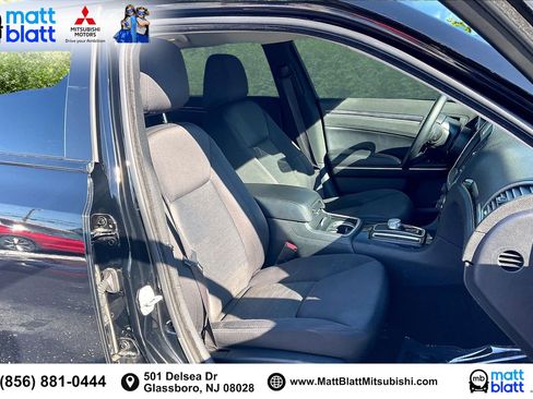 Used 2019 Chrysler 300 Touring w/ Sport Appearance Package image 8