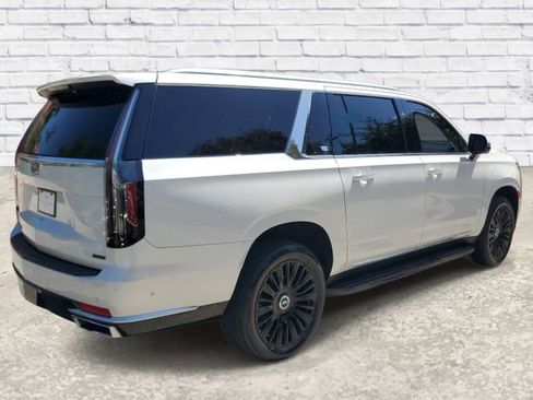 Used 2022 Cadillac Escalade ESV Premium Luxury AWD/4WD image 4