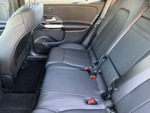Used 2025 Mercedes-Benz GLB 250 image 13