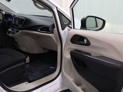 Certified 2023 Chrysler Voyager LX FWD image 14