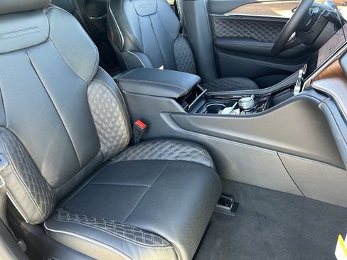 New 2025 Jeep Grand Cherokee Summit image 8