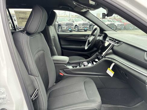 New 2026 Jeep Grand Cherokee Laredo image 24