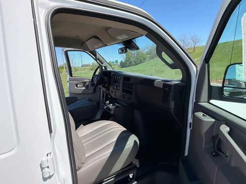 New 2025 GMC Savana 2500 w/ Driver Convenience Package image 21