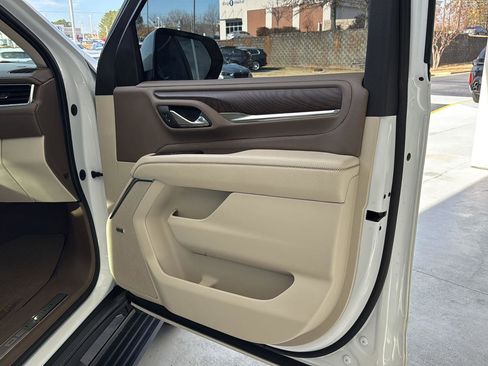 Used 2023 GMC Yukon Denali w/ Denali Reserve Package image 11