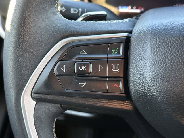 Used 2023 Jeep Grand Cherokee Altitude AWD/4WD image 12