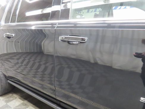 Used 2024 Chevrolet Suburban High Country image 33