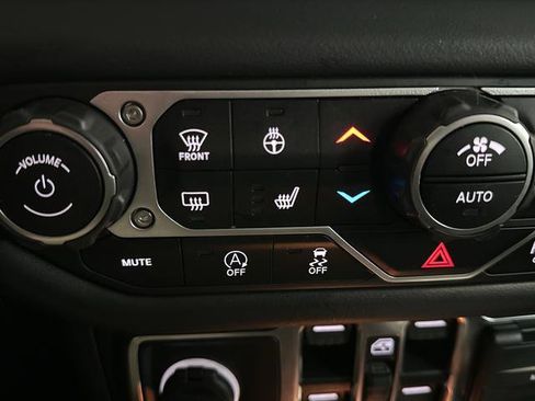 Used 2024 Jeep Wrangler Sahara w/ Technology Group image 7