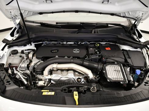 Used 2025 Mercedes-Benz GLA 250 4MATIC image 11