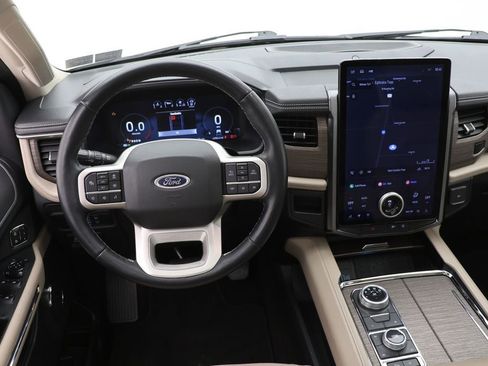 Used 2022 Ford Expedition Limited image 16