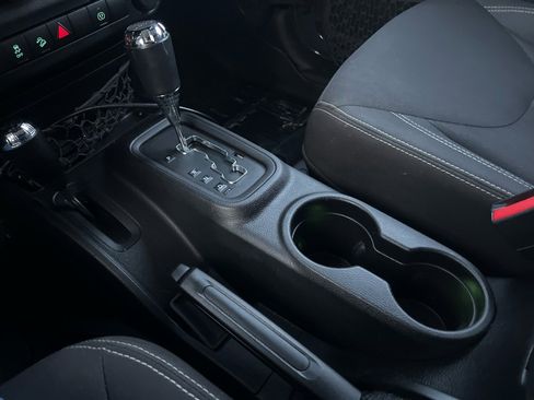 Used 2016 Jeep Wrangler Unlimited Rubicon w/ Connectivity Group image 25