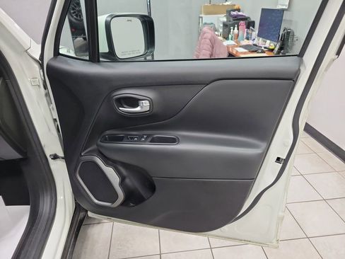 Used 2019 Jeep Renegade Limited w/ Quick Order Package 22P image 29