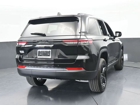 New 2026 Jeep Grand Cherokee Limited w/ Limited Altitude Package RWD image 5