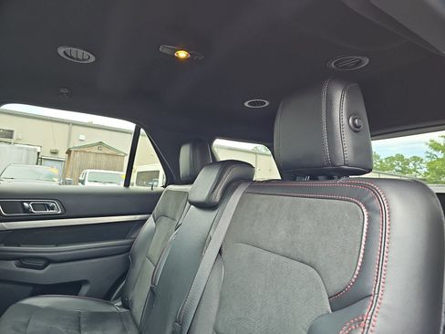 Used 2019 Ford Explorer XLT w/ Equipment Group 202A FWD image 15