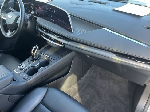 Used 2025 Cadillac XT4 Premium Luxury image 21