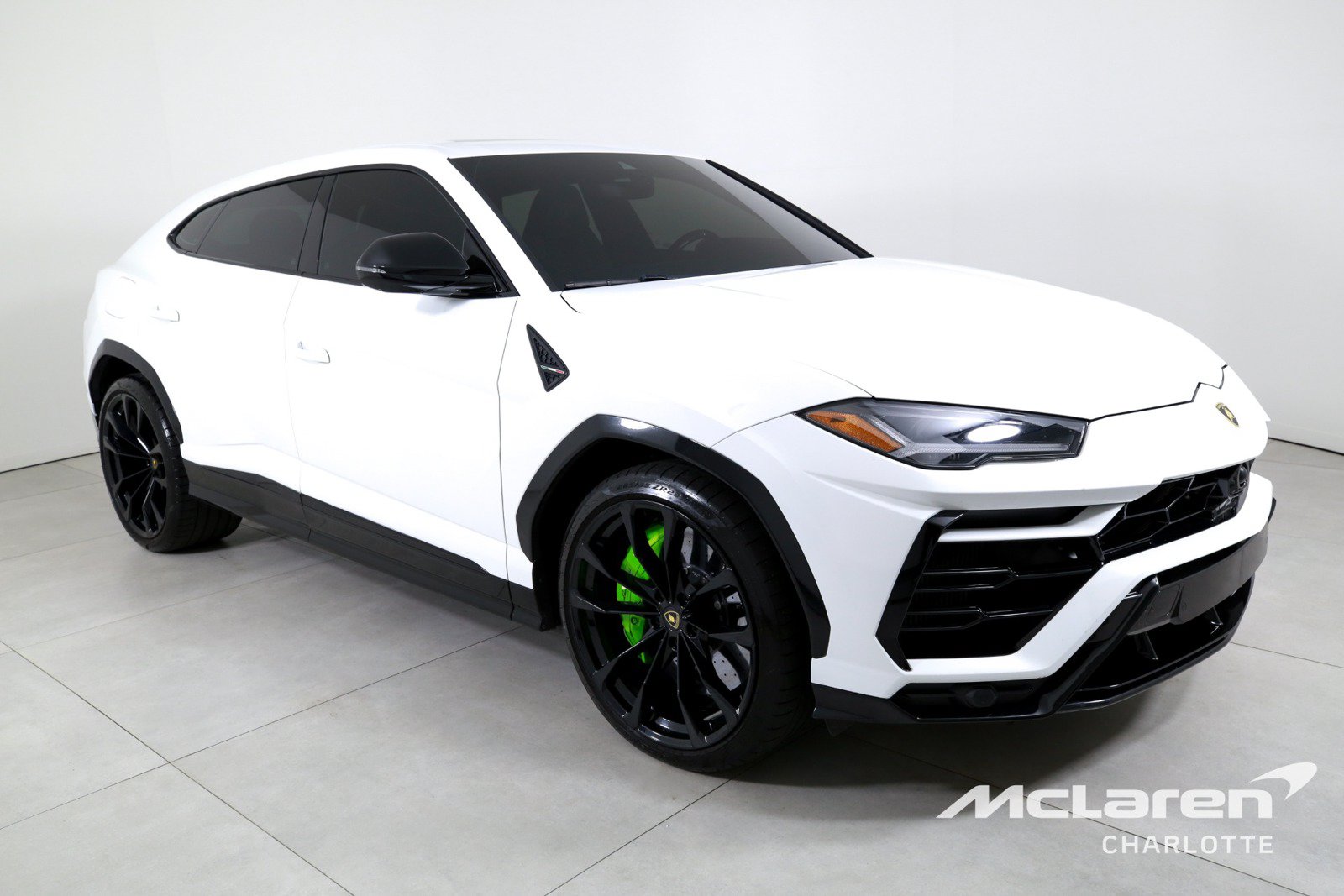 Used 2022 Lamborghini Urus AWD/4WD image 3