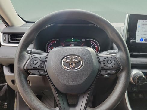 Used 2024 Toyota RAV4 XLE AWD/4WD image 12