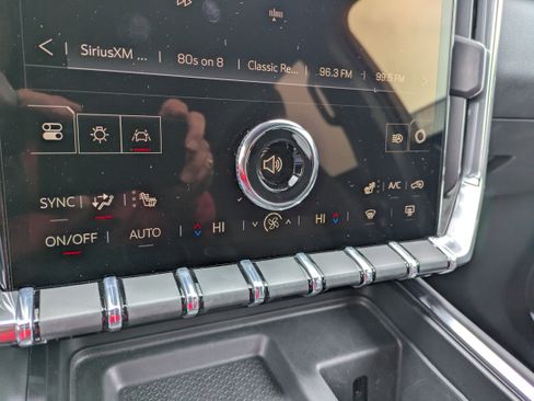 Used 2025 GMC Acadia Elevation image 15