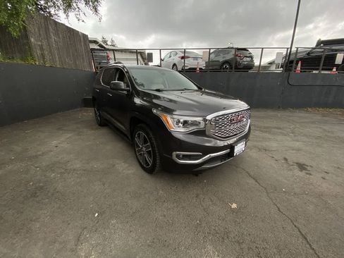 Used 2018 GMC Acadia Denali w/ Technology Package AWD/4WD image 8