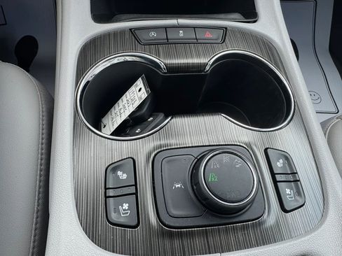 Used 2023 GMC Acadia SLT w/ Preferred Package AWD/4WD image 12