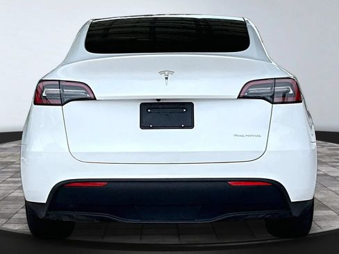 Used 2023 Tesla Model Y AWD image 5