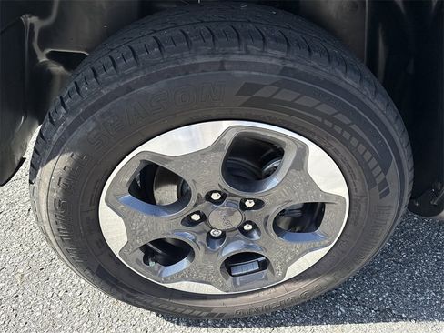 Used 2017 Jeep Renegade Sport w/ Power & Air Group image 17