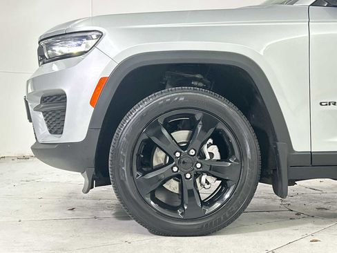 Used 2023 Jeep Grand Cherokee Altitude image 18