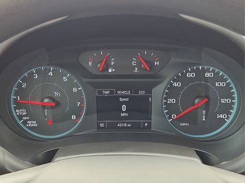 Used 2025 Chevrolet Malibu LS FWD image 25