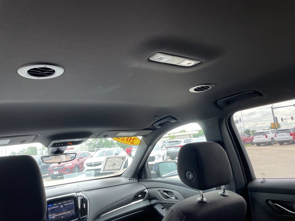 Used 2022 Chevrolet Traverse LT FWD image 39