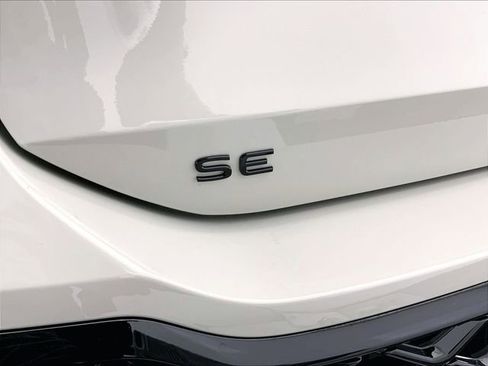 New 2026 Volkswagen Tiguan SE R-Line image 13