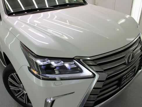 Used 2017 Lexus LX 570 4WD w/ Luxury Package image 17