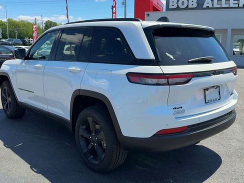 Used 2025 Jeep Grand Cherokee Limited w/ Black Appearance Package AWD/4WD image 5