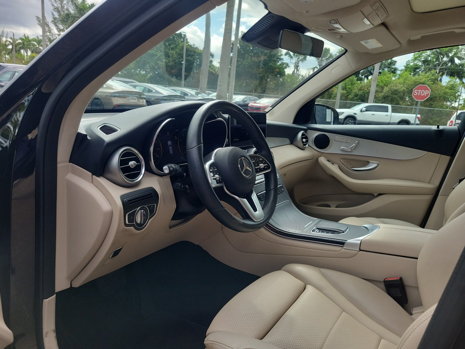 Used 2022 Mercedes-Benz GLC 300 4MATIC w/ Premium Package Lite image 15