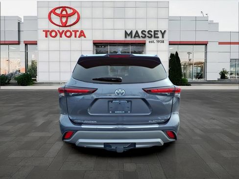 Used 2024 Toyota Highlander Platinum image 4