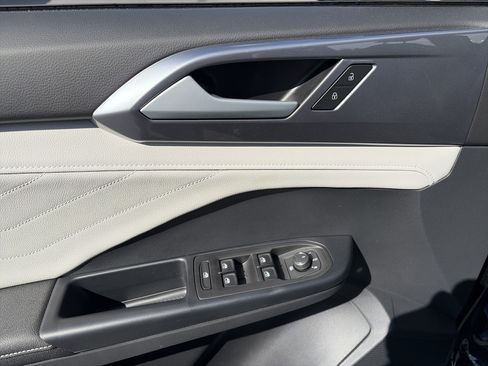 New 2026 Volkswagen Taos SEL AWD/4WD image 10